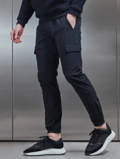 Active Technical Cuffed Cargo Pant In Black