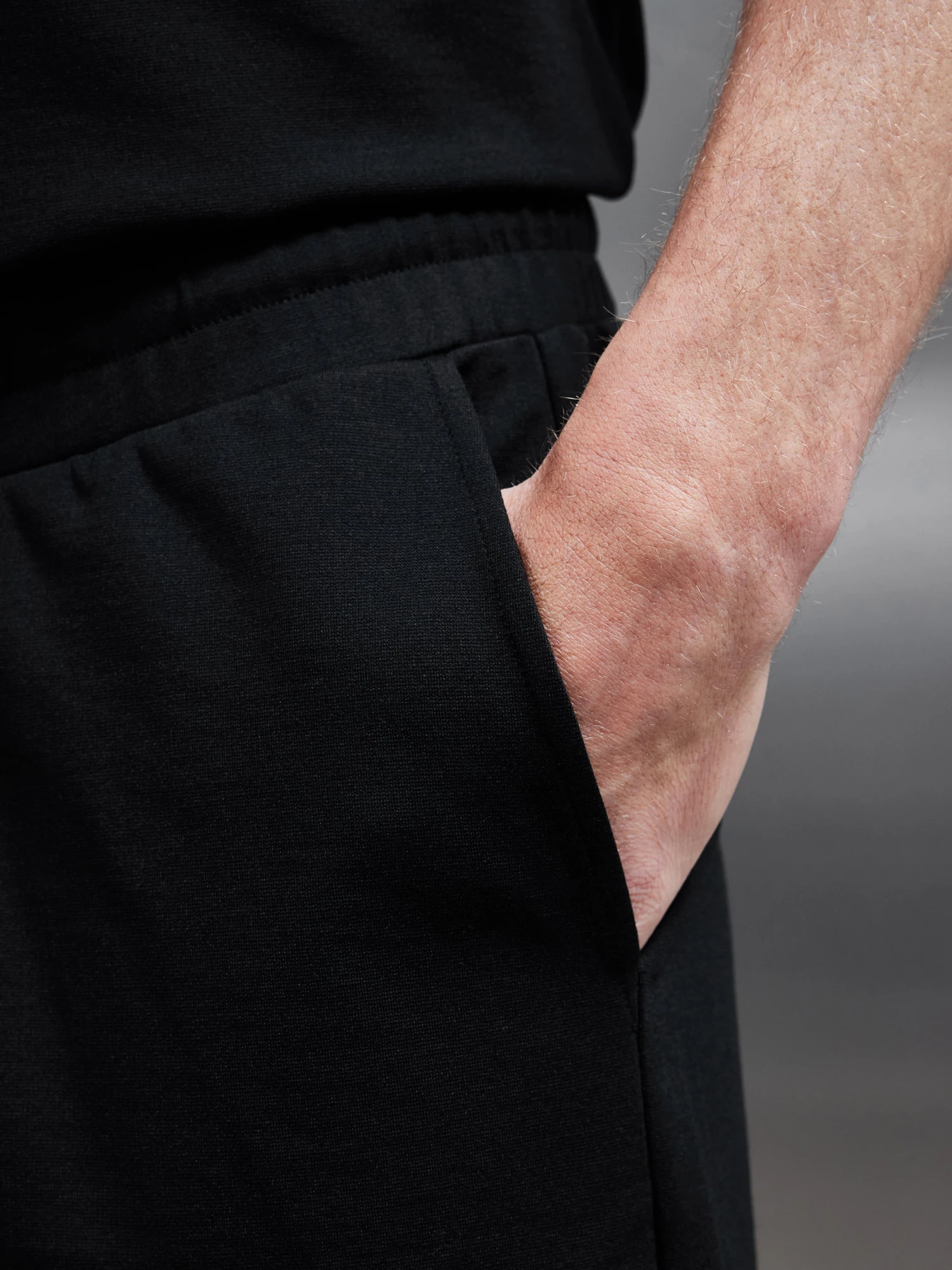 Interlock Relaxed Fit Short In Black 6 Interlock Relaxed Fit Short In Black - Image 4