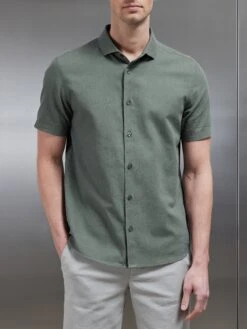 Linen Short Sleeve Cutaway Collar Shirt In Sage