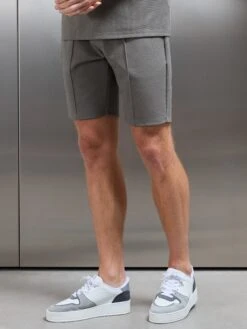 Luxe Essential Short In Dark Stone