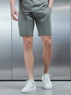 Luxe Essential Short In Olive