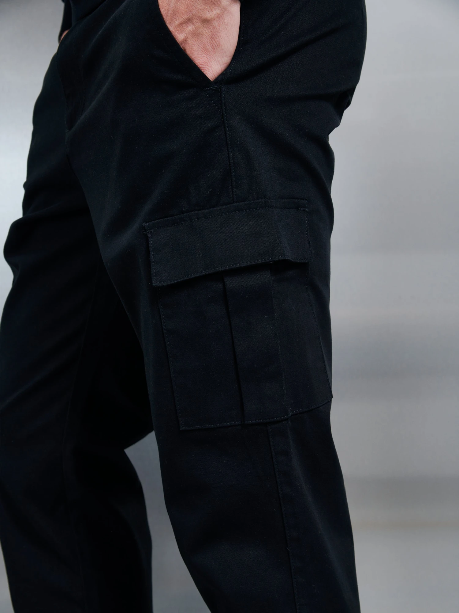 Relaxed Fit Cotton Cargo Pant In Black 6 Relaxed Fit Cotton Cargo Pant In Black - Image 4