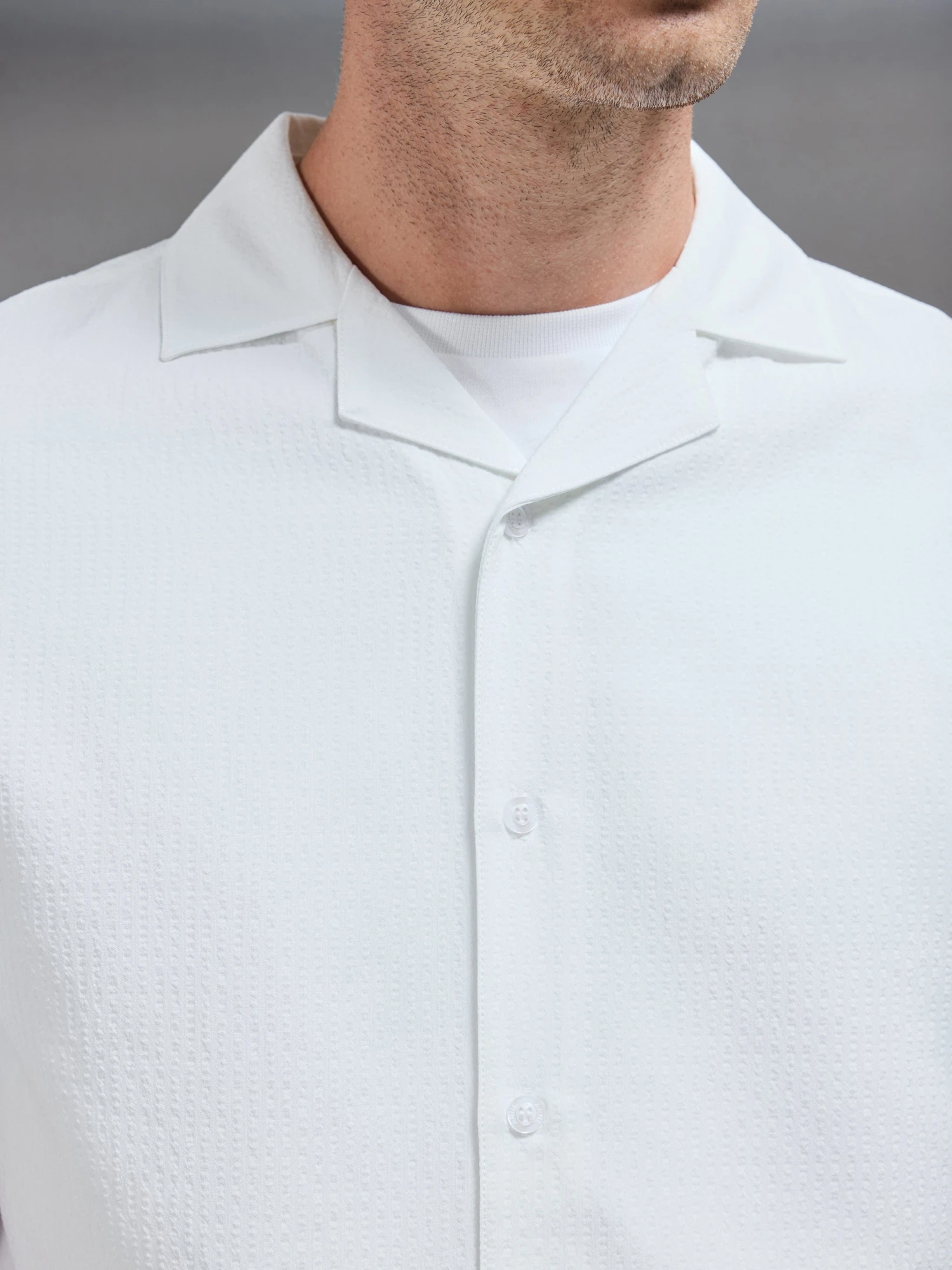 Seersucker Short Sleeve Revere Collar Shirt In White 6 Seersucker Short Sleeve Revere Collar Shirt In White - Image 4